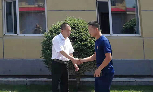 巍巍長(zhǎng)白魚水情 滔滔松水?dāng)㈦p擁