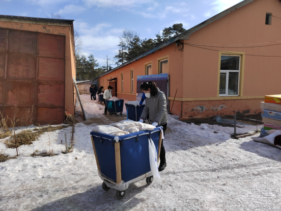 公司機關黨支部與溫泉黨支部聯(lián)合開展“弘揚雷鋒精神 爭做合格黨員”主題黨日活動