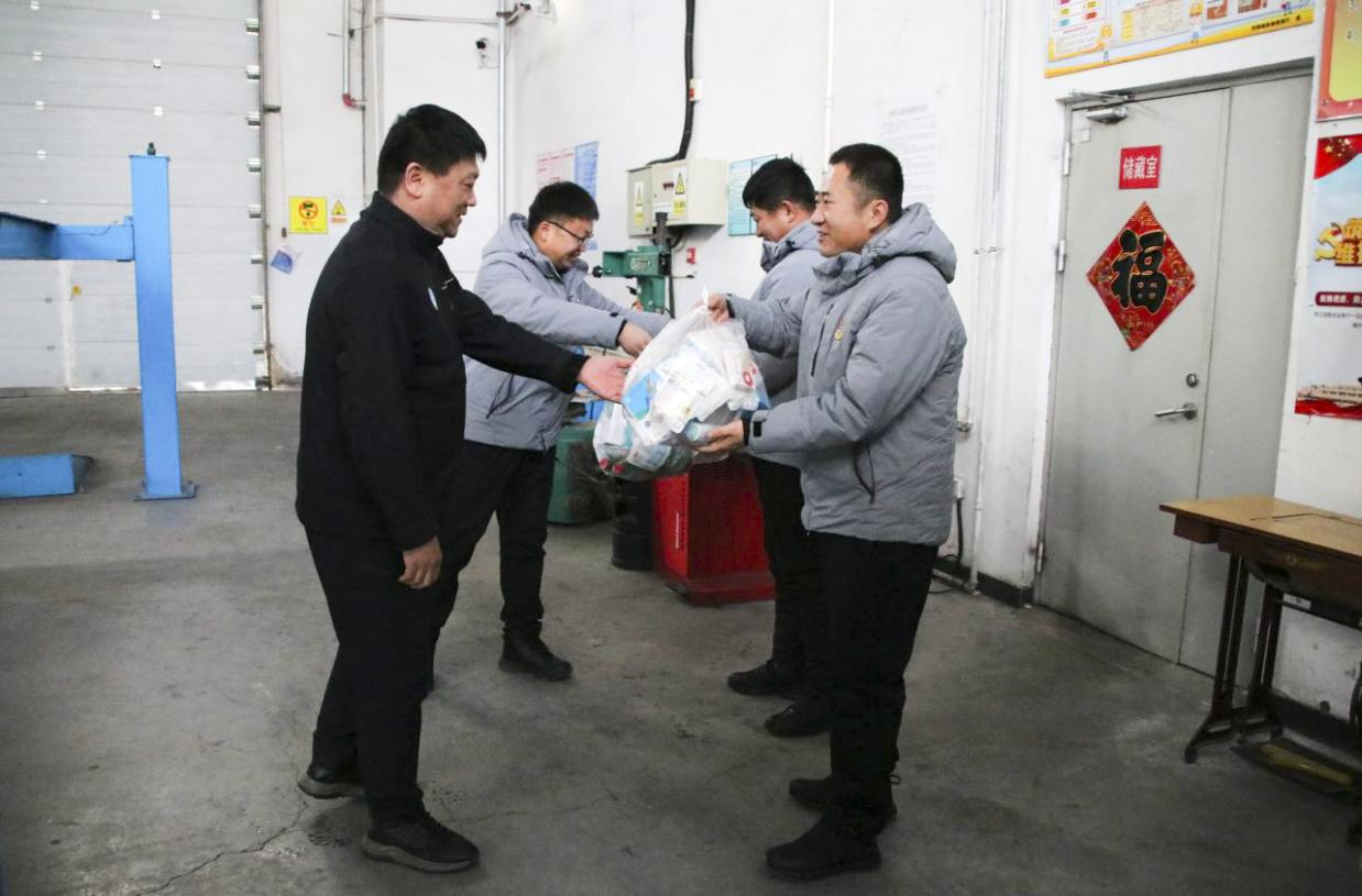 關(guān)愛相伴，健康同行——長白山西南景區(qū)運(yùn)營黨支部開展送藥送溫暖活動